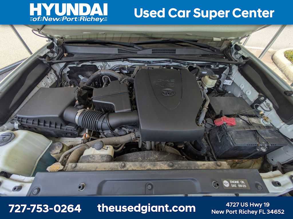 Used 2017 Toyota Tacoma SR5 w/ Tow Package RWD image 14