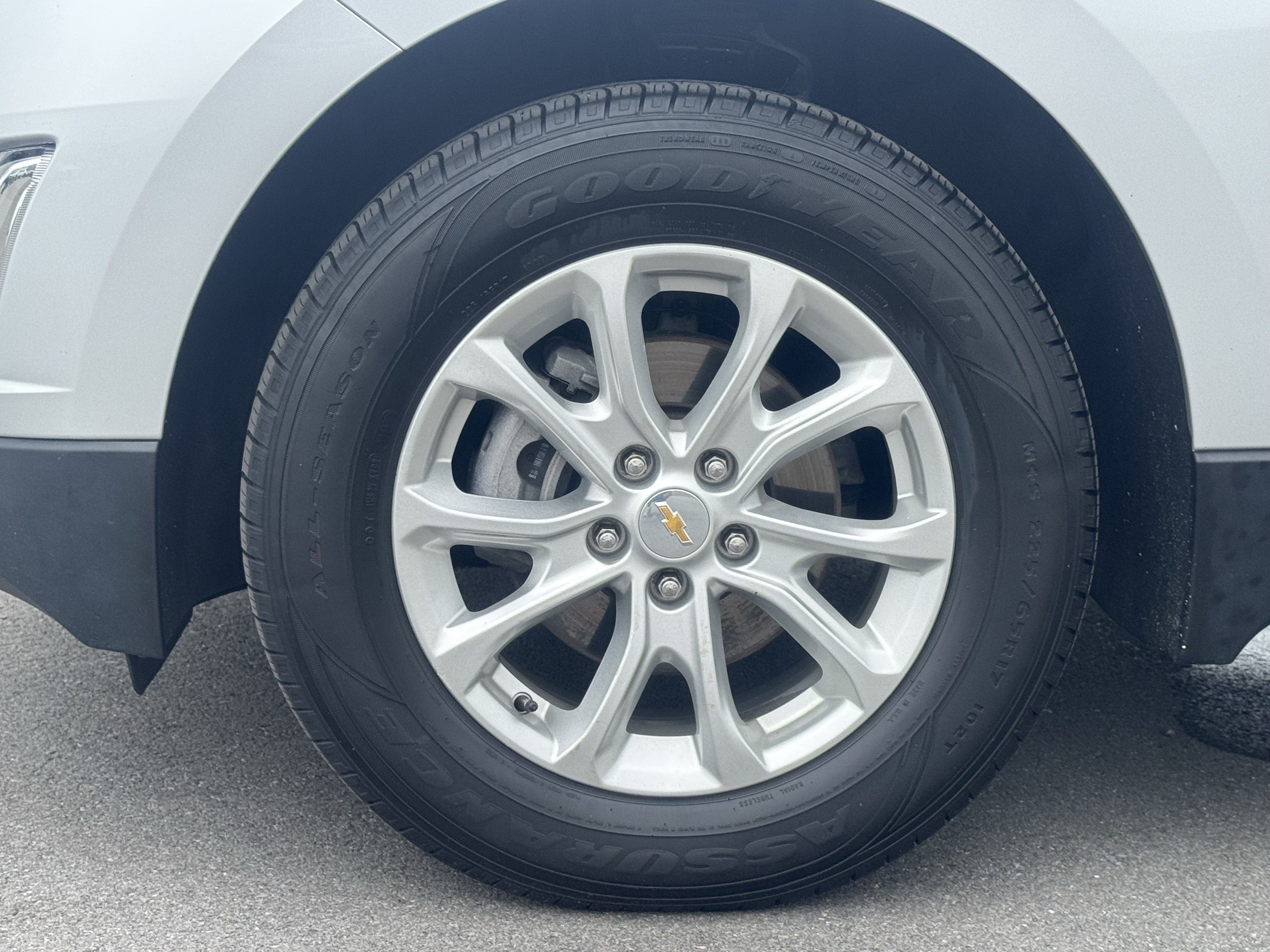 Used 2018 Chevrolet Equinox LT AWD/4WD image 11