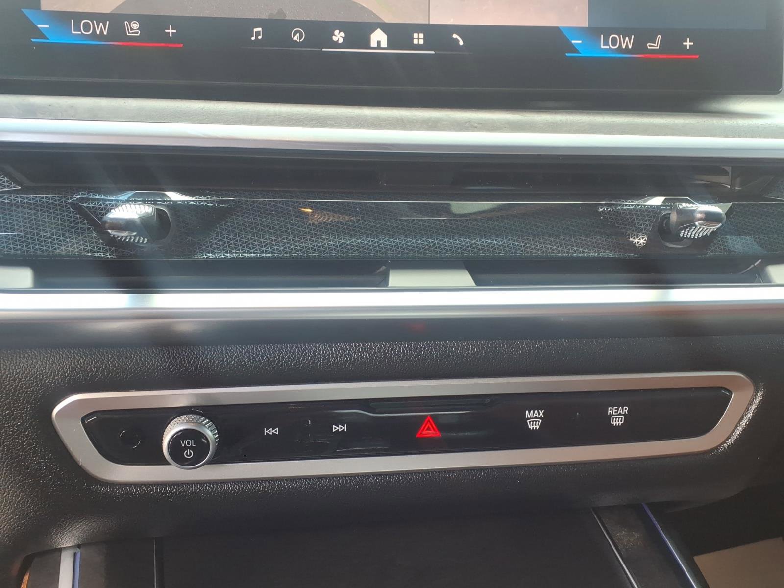 Used 2025 BMW X7 xDrive40i w/ M Sport Package image 10