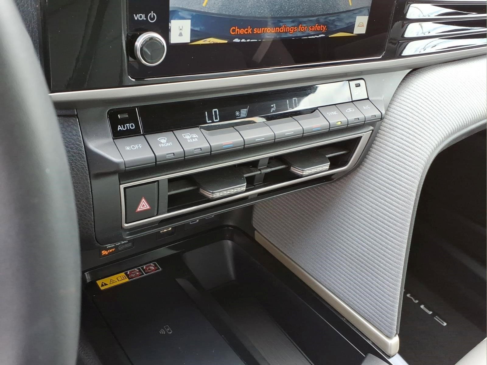 Used 2025 Toyota Camry SE AWD/4WD image 21