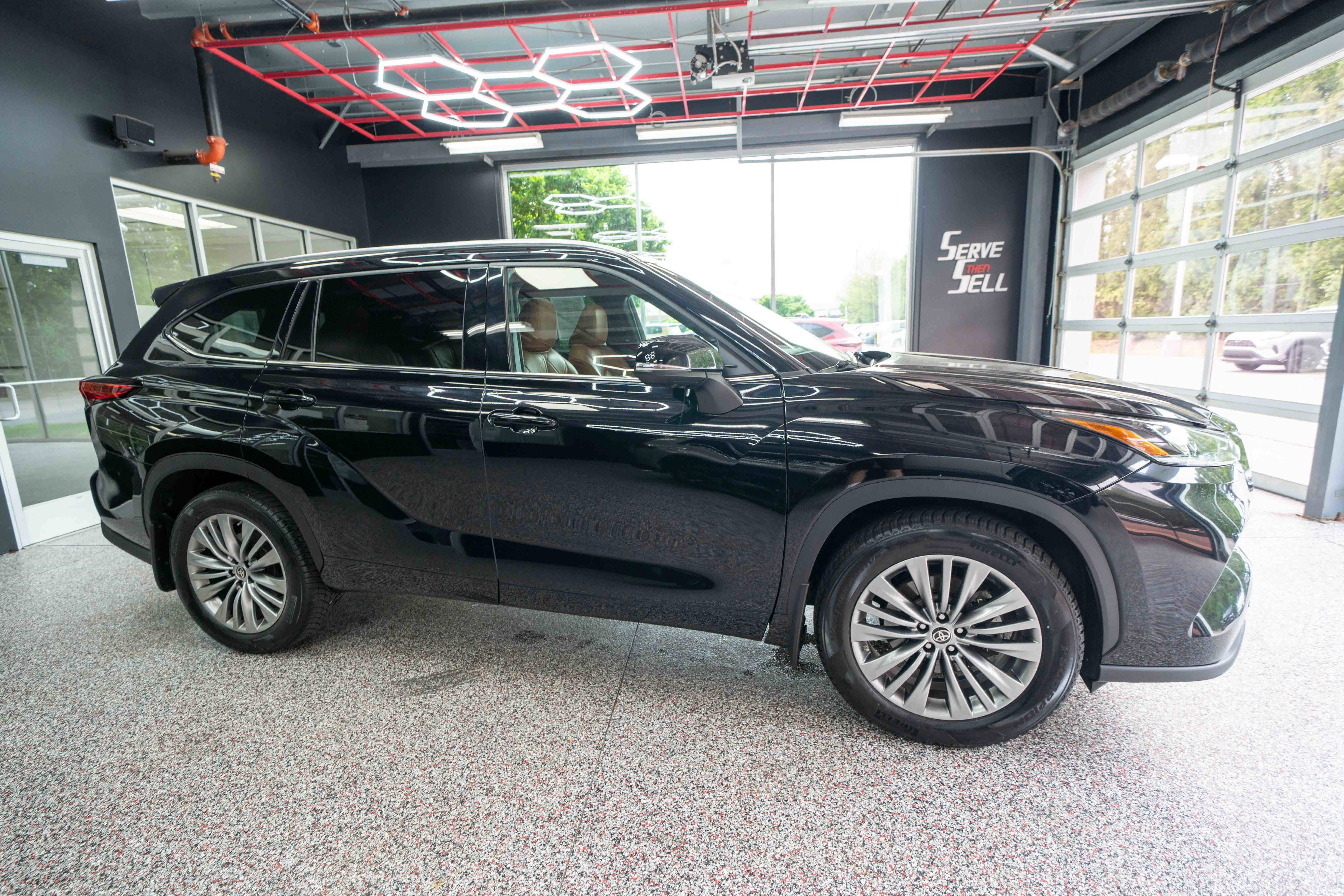 Used 2021 Toyota Highlander Platinum AWD/4WD image 5