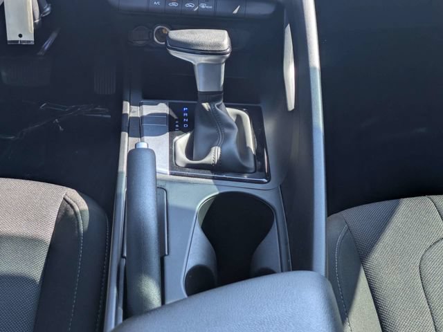 Used 2025 Hyundai Elantra SE FWD image 18