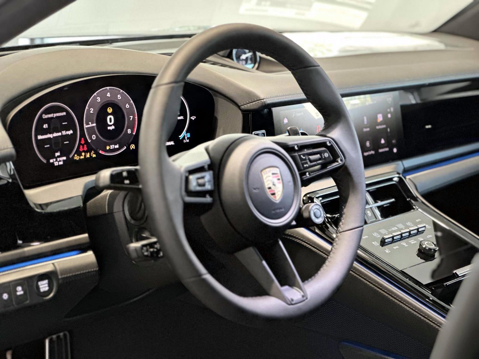 New 2025 Porsche Panamera 4 image 4