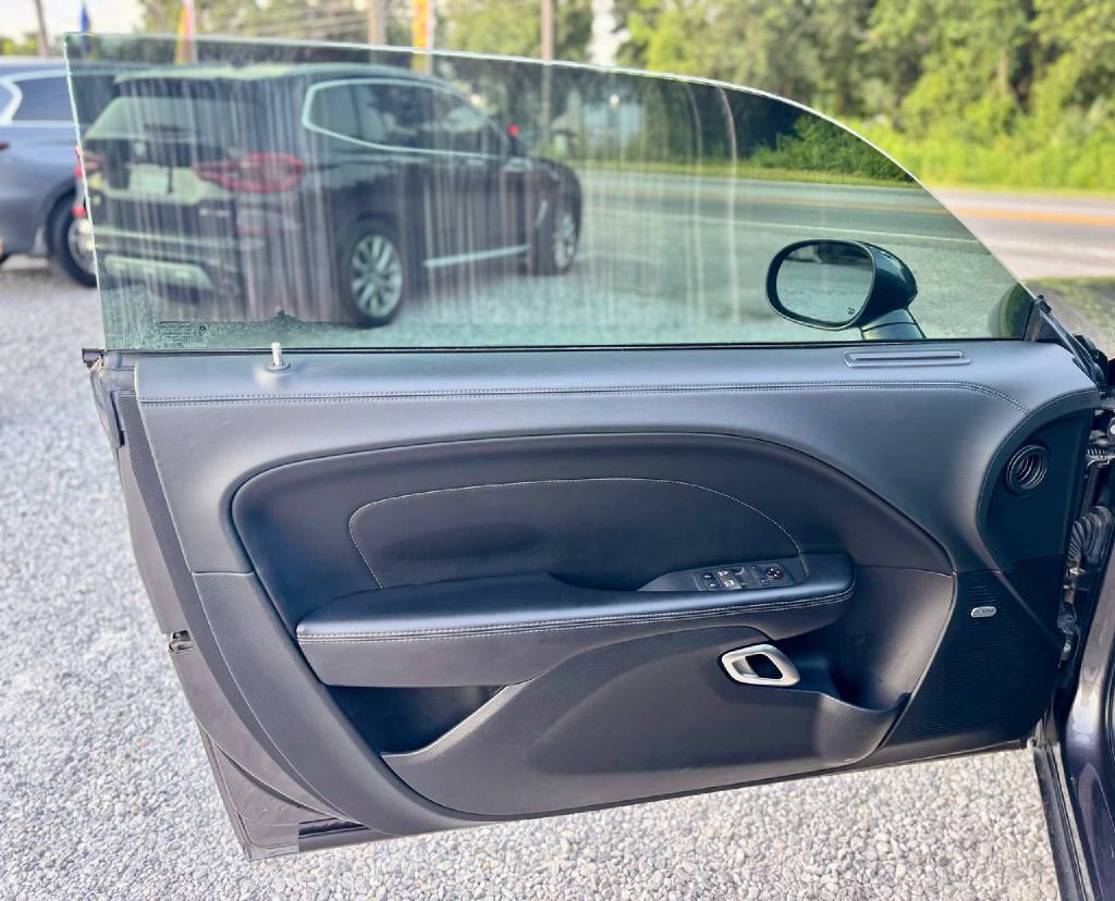 Used 2020 Dodge Challenger SXT w/ Plus Package image 8