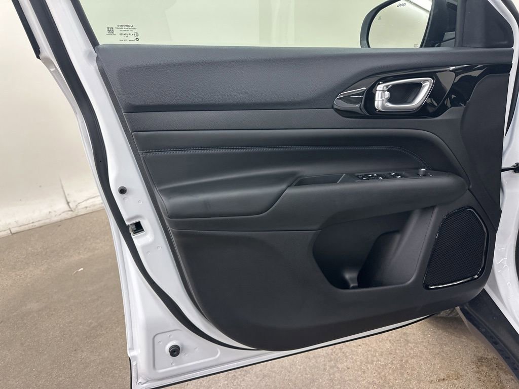 New 2026 Jeep Compass Latitude image 29
