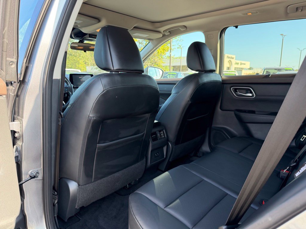 Used 2021 Nissan Rogue SV w/ Premium Package FWD image 27