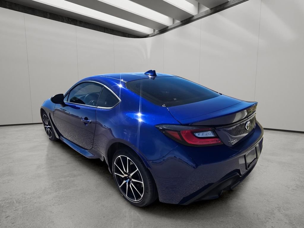 Used 2024 Toyota GR86 image 3