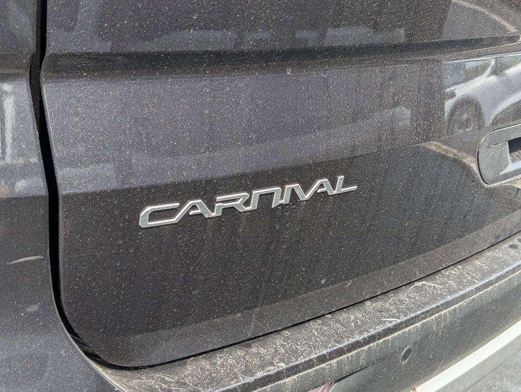 Used 2024 Kia Carnival LX FWD image 11