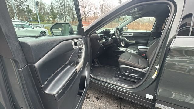 Used 2023 Ford Explorer XLT AWD/4WD image 28