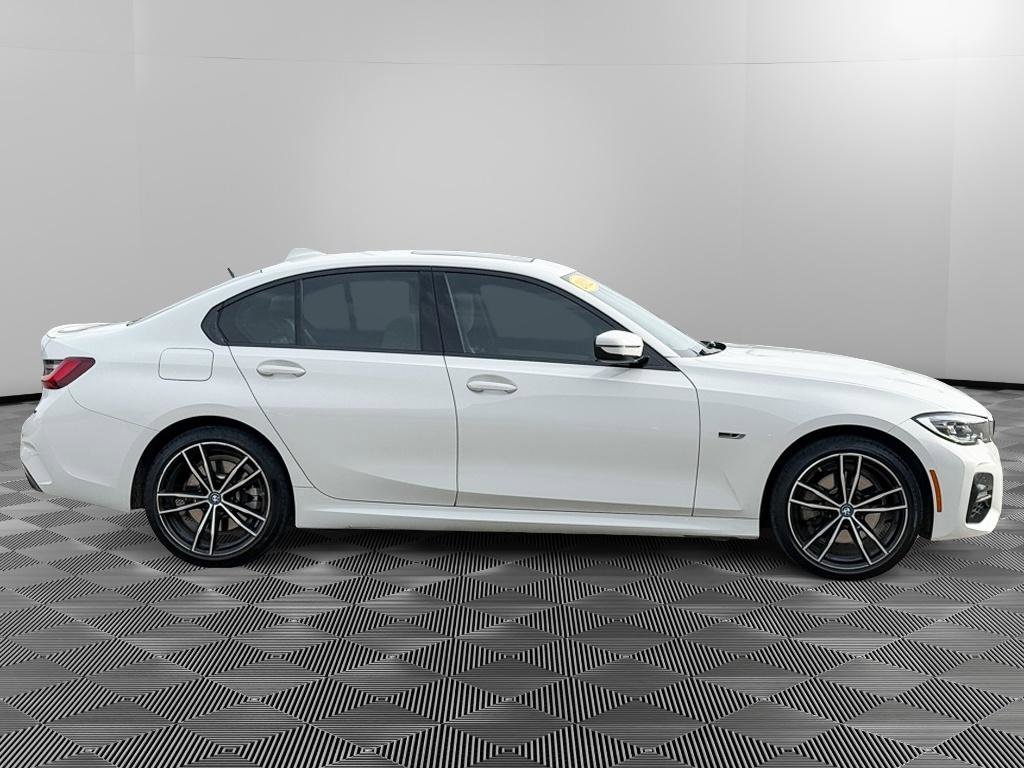 Used 2022 BMW 330e xDrive w/ M Sport Package image 7