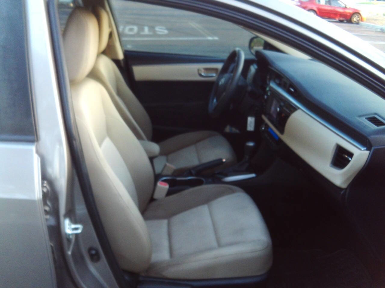 Used 2015 Toyota Corolla LE image 35