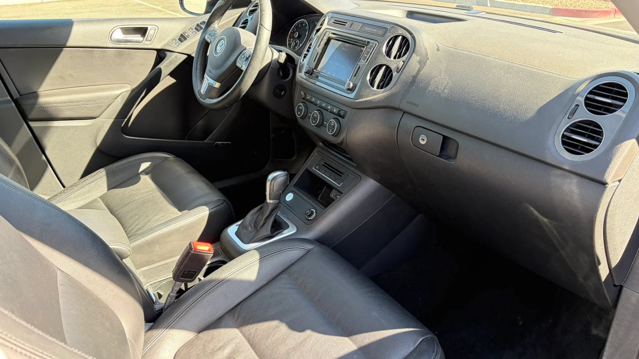 Used 2017 Volkswagen Tiguan SEL FWD image 14