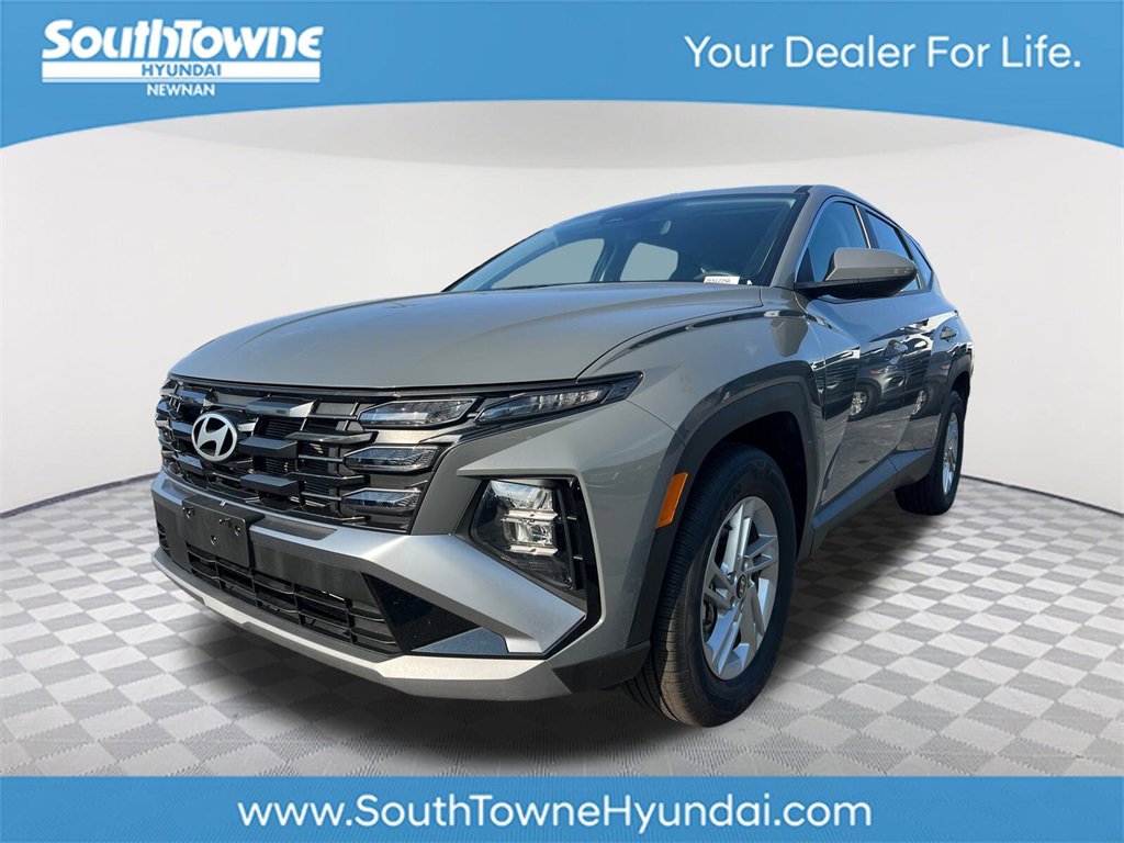 Used 2025 Hyundai Tucson SE image 1