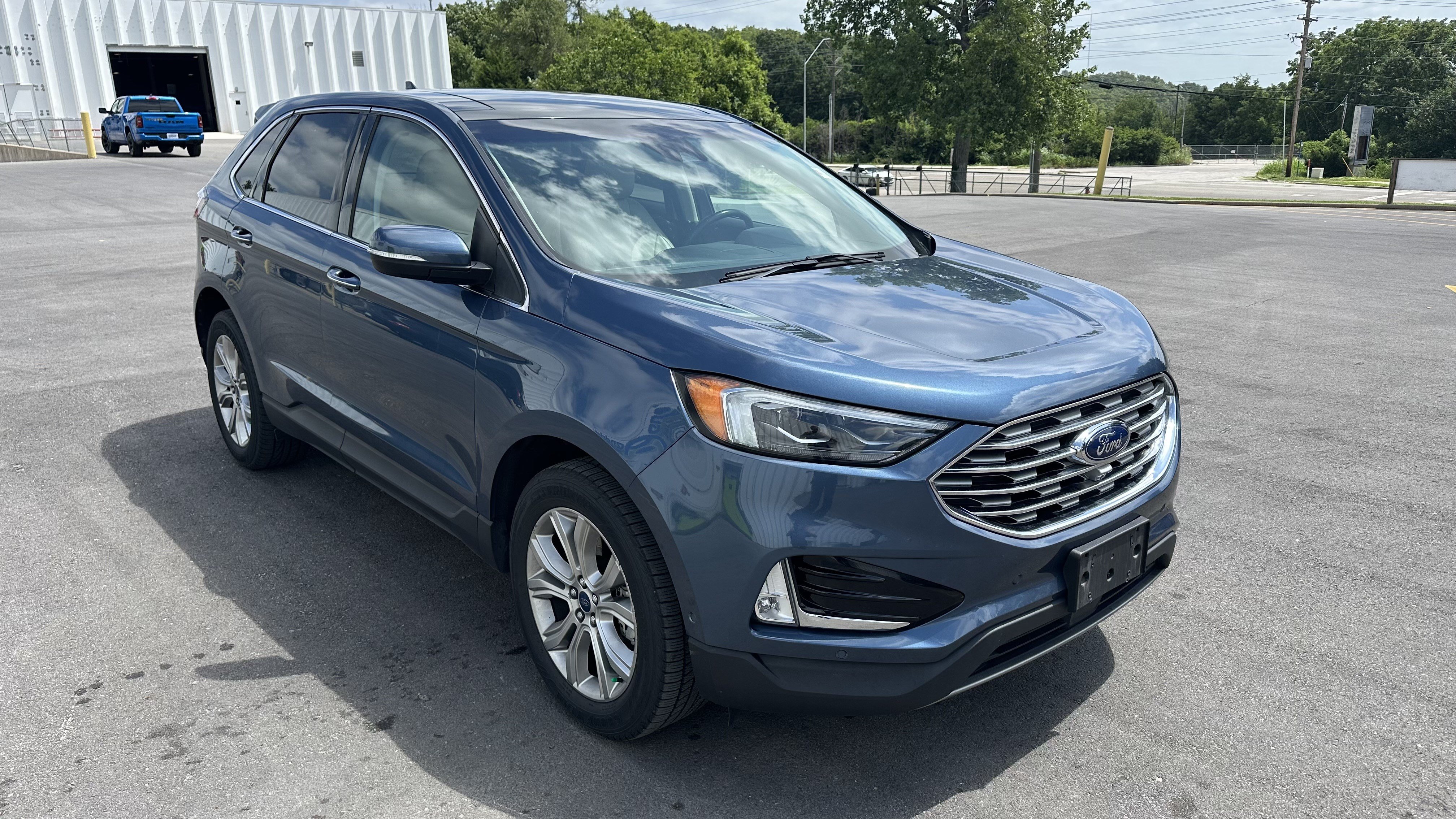 Used 2019 Ford Edge Titanium w/ Equipment Group 301A AWD/4WD image 2