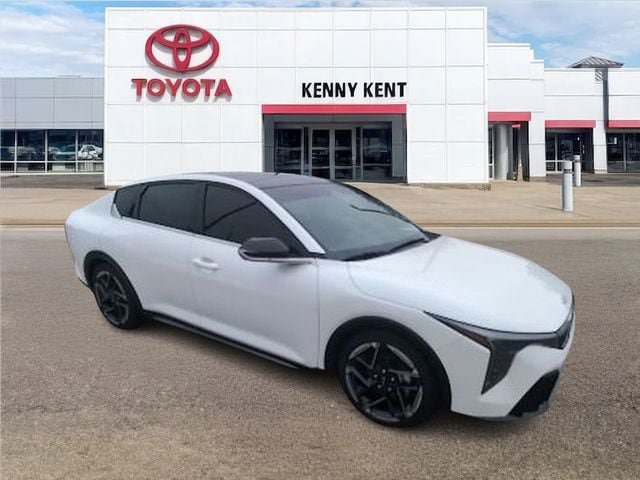 Used 2025 Kia K4 GT-Line w/ GT-Line Premium Package FWD image 1