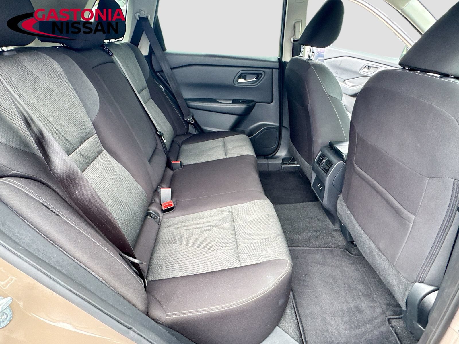 Used 2025 Nissan Rogue SV FWD image 35