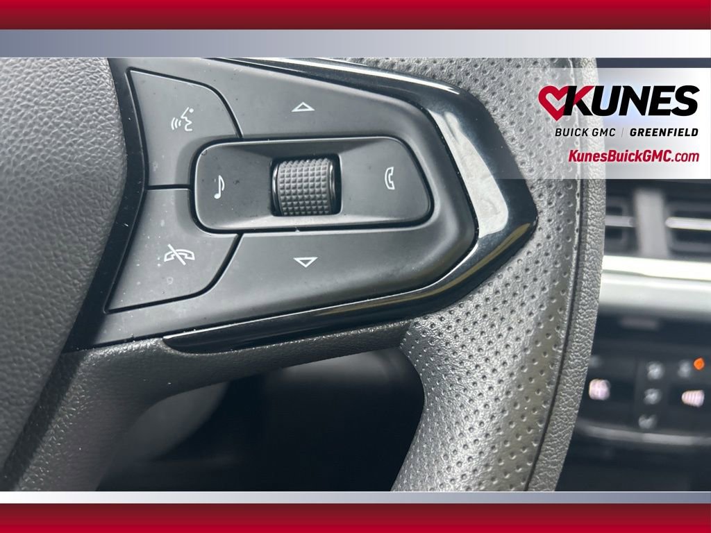 Used 2025 Chevrolet Trax LT image 28