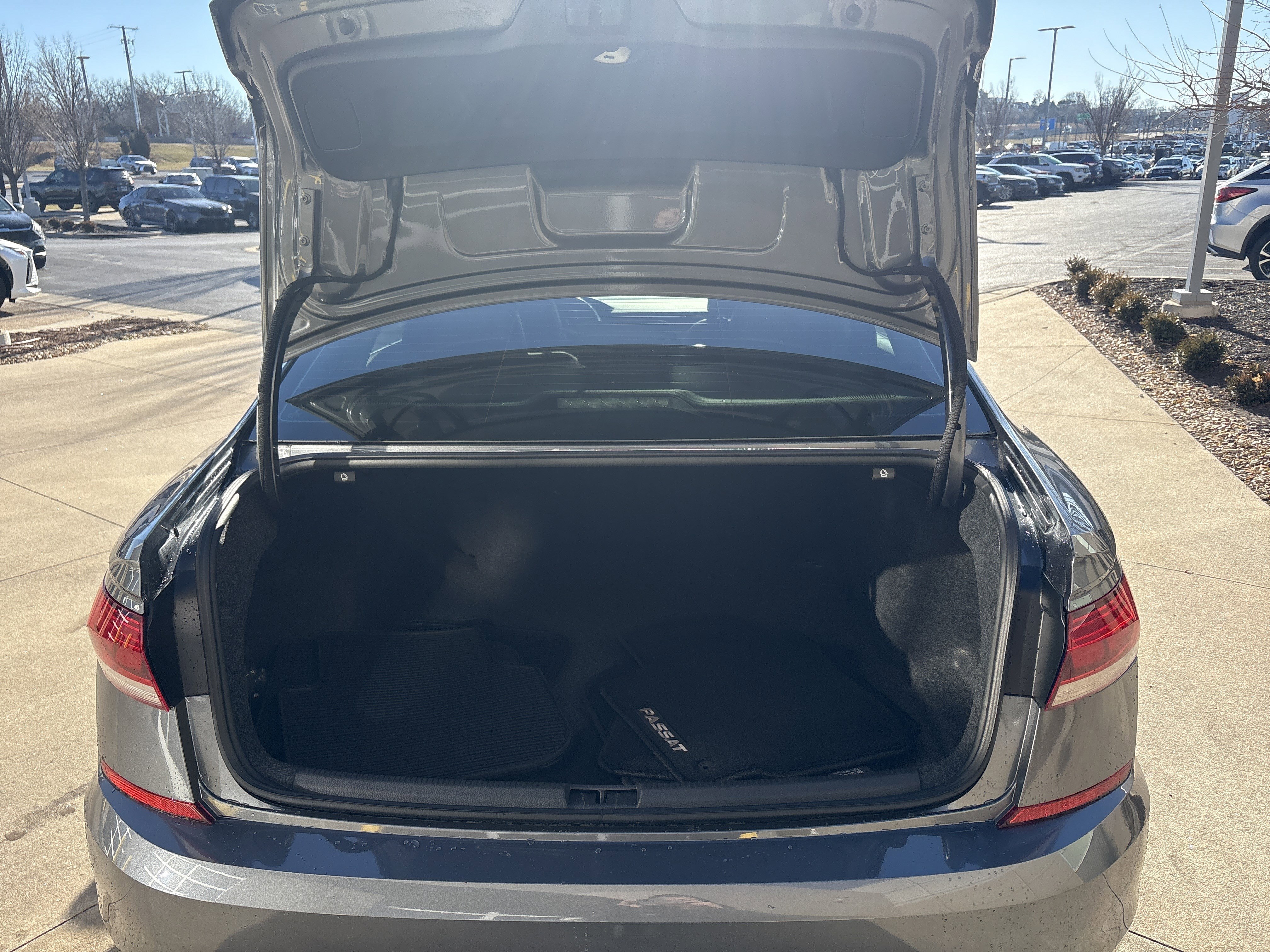 Used 2020 Volkswagen Passat 2.0T SE image 30