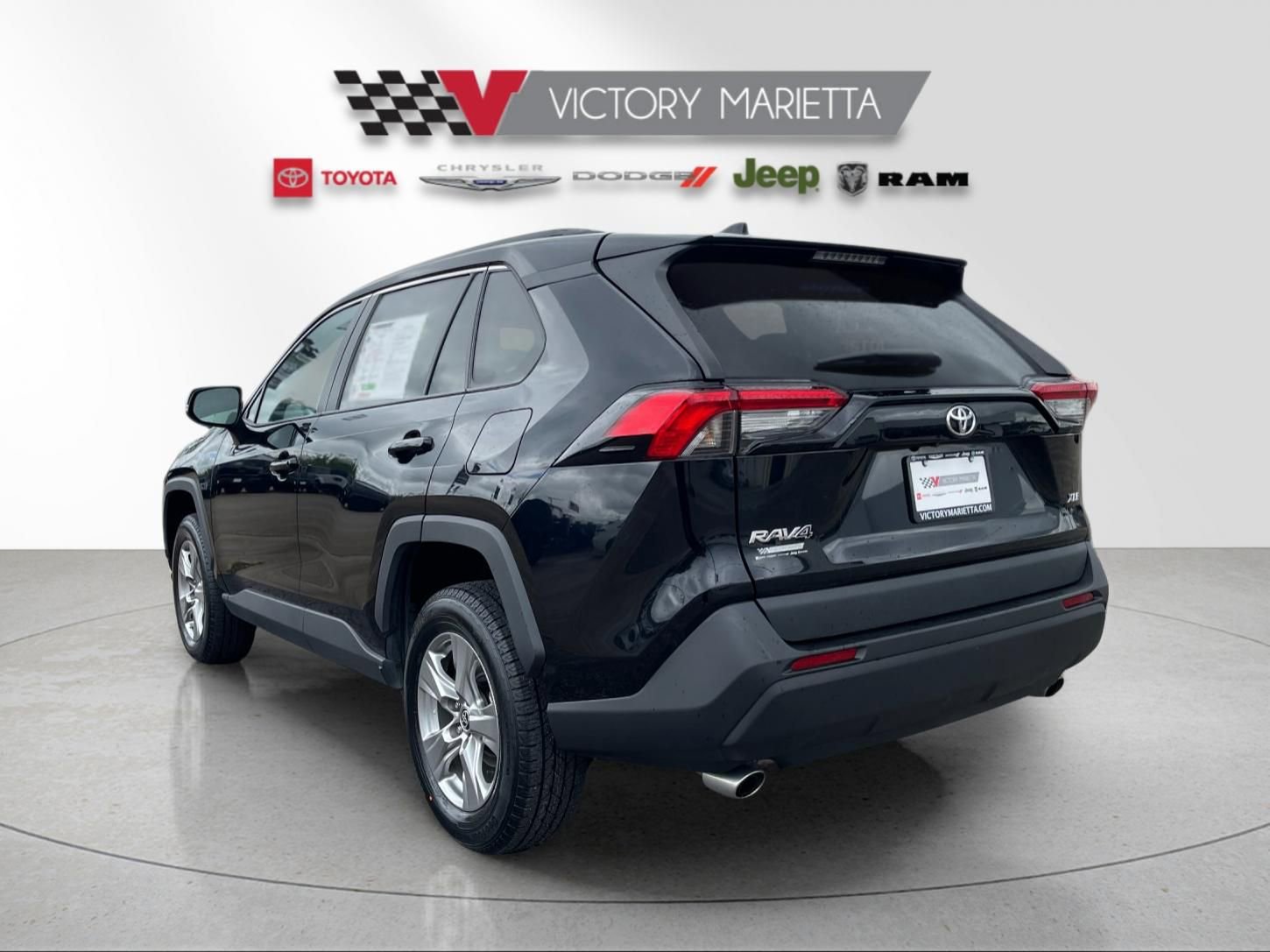 Used 2024 Toyota RAV4 XLE FWD image 3