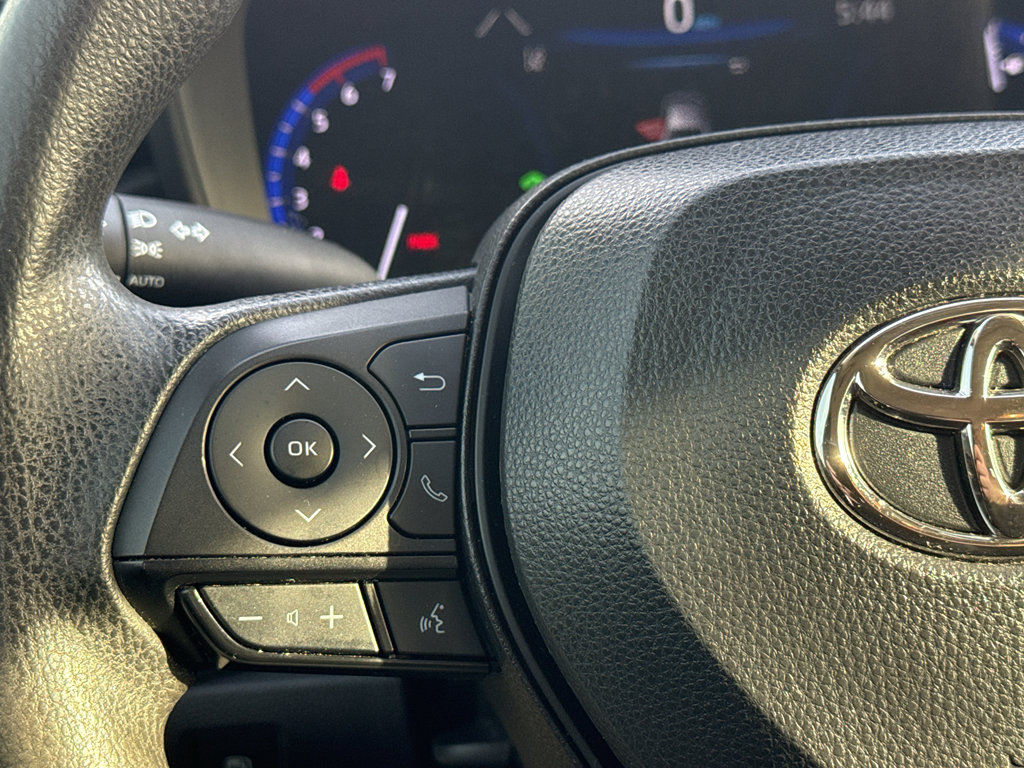 Used 2022 Toyota Corolla LE FWD image 28