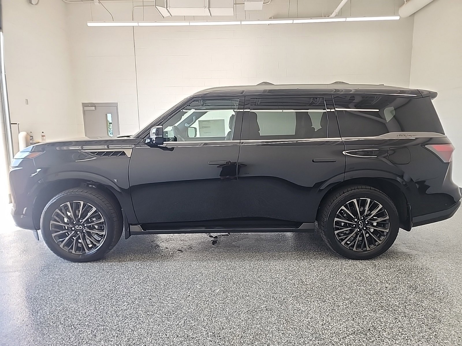 New 2026 INFINITI QX80 Autograph w/ Autograph Exterior Package image 2