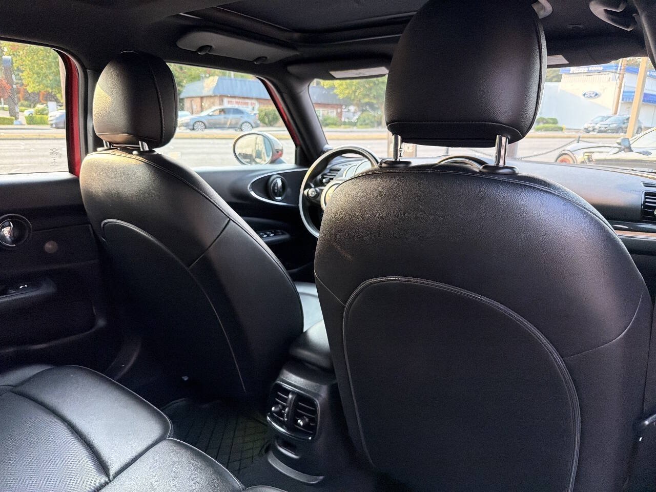 Used 2019 MINI Cooper Clubman ALL4 w/ Premium Package AWD/4WD image 23