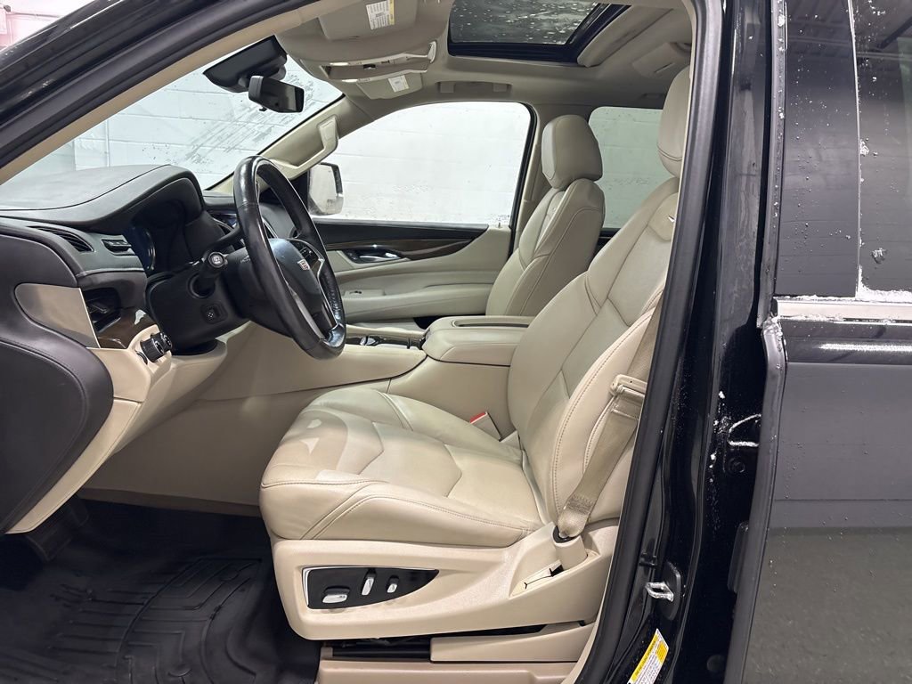 Used 2020 Cadillac Escalade Premium Luxury image 9