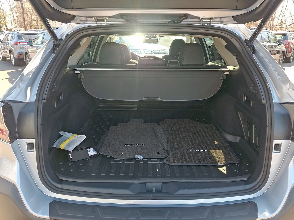 Used 2023 Subaru Outback Limited image 28