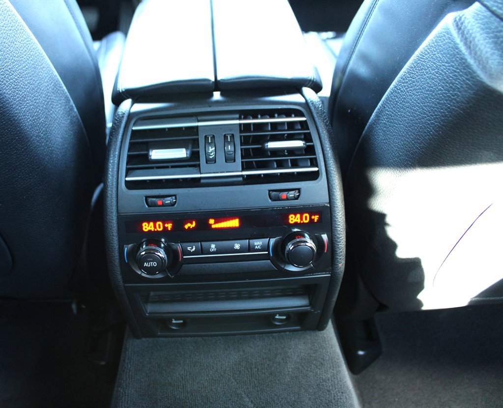 Used 2015 BMW 750i RWD image 22