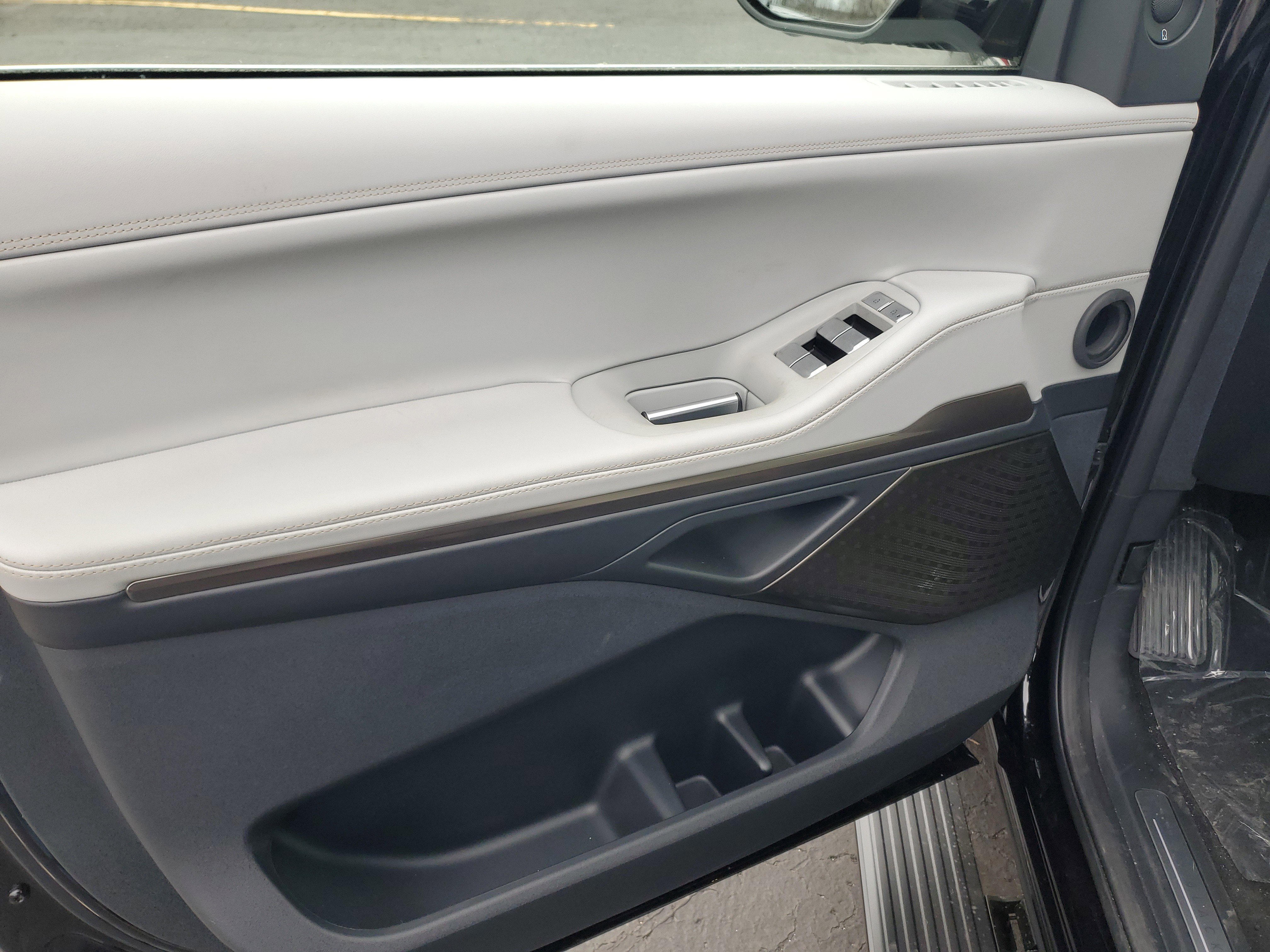 New 2025 Lincoln Navigator L Black Label image 8