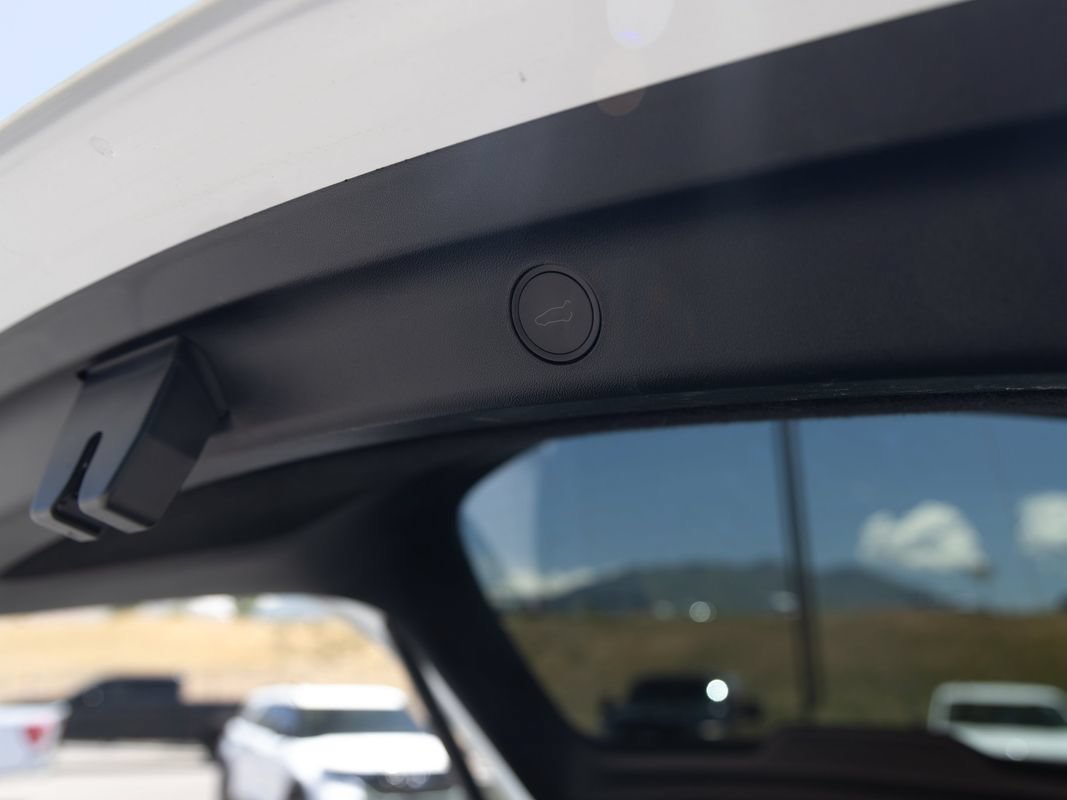 Used 2023 Tesla Model Y Long Range AWD/4WD image 18