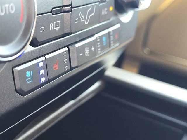 Used 2020 Ford F250 Lariat w/ Lariat Value Package image 37