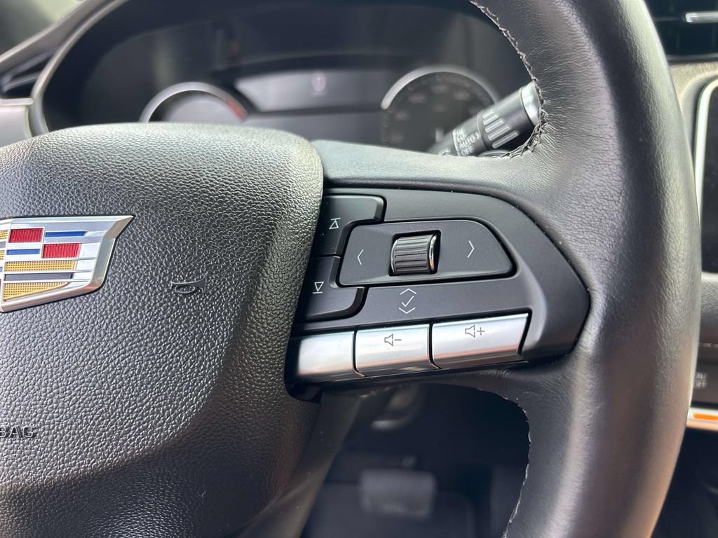 Used 2022 Cadillac XT4 Premium Luxury w/ Enhanced Visibility Package FWD image 24