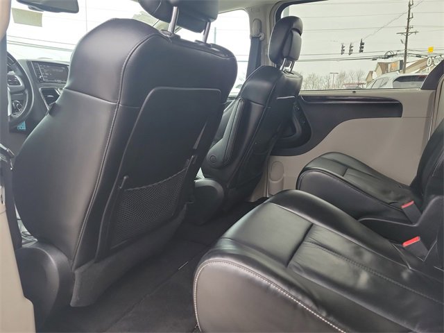 Used 2014 Chrysler Town & Country Limited image 14