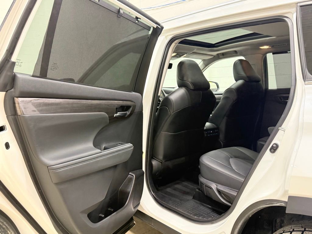 Used 2022 Toyota Highlander Limited image 35