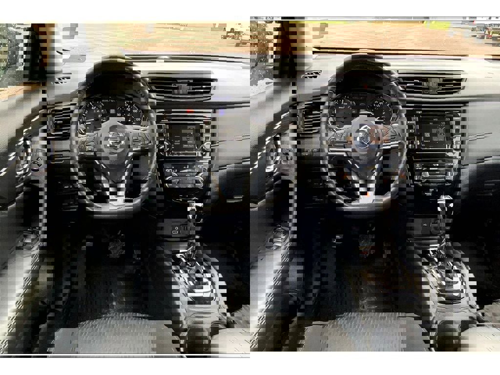 Used 2018 Nissan Rogue SV image 5