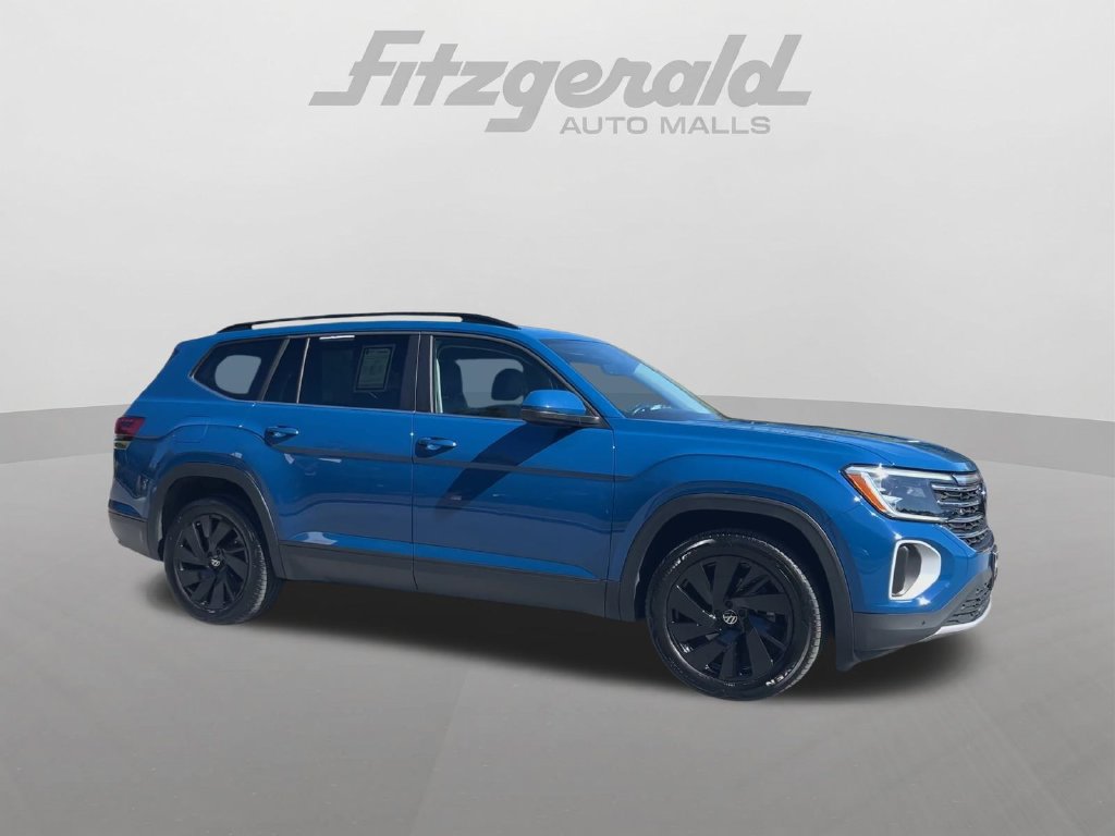 Used 2025 Volkswagen Atlas SE AWD/4WD image 2