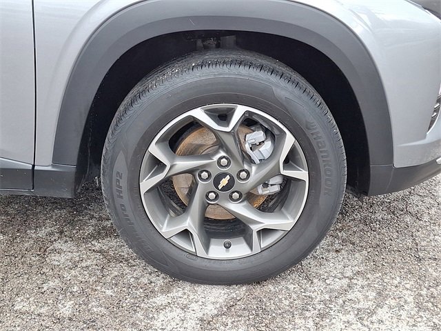 Used 2025 Chevrolet Trax LT w/ Driver Confidence Package image 8