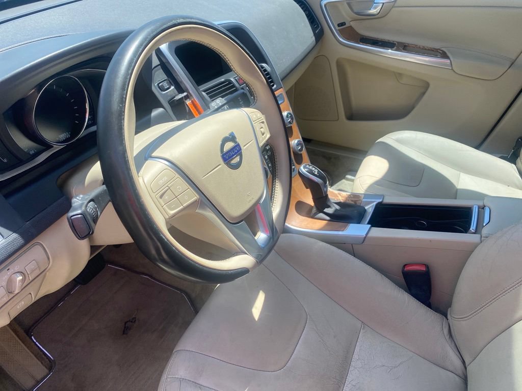 Used 2016 Volvo XC60 T5 Premier w/ Proximity Package FWD image 13