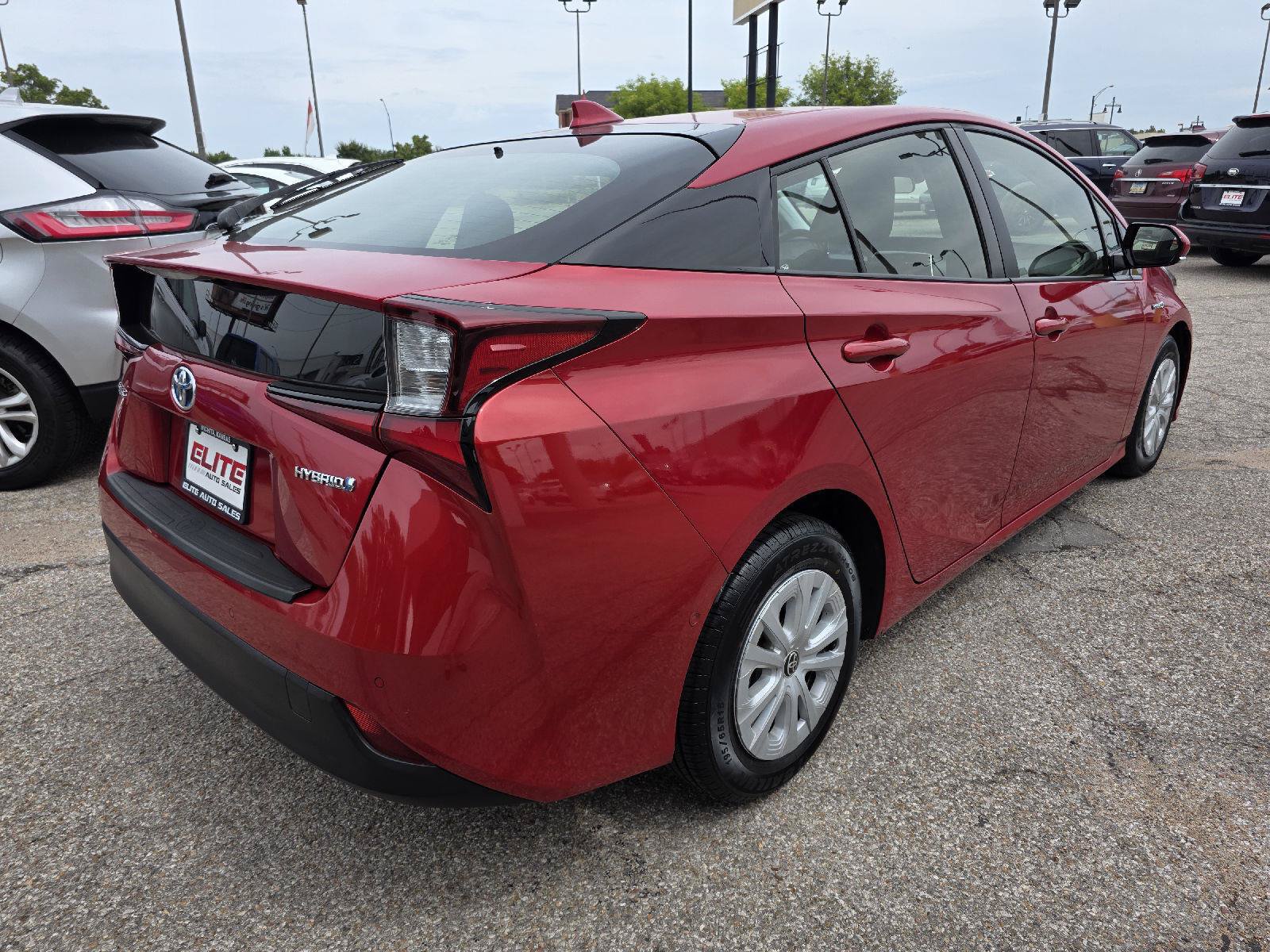 Used 2019 Toyota Prius LE FWD image 5