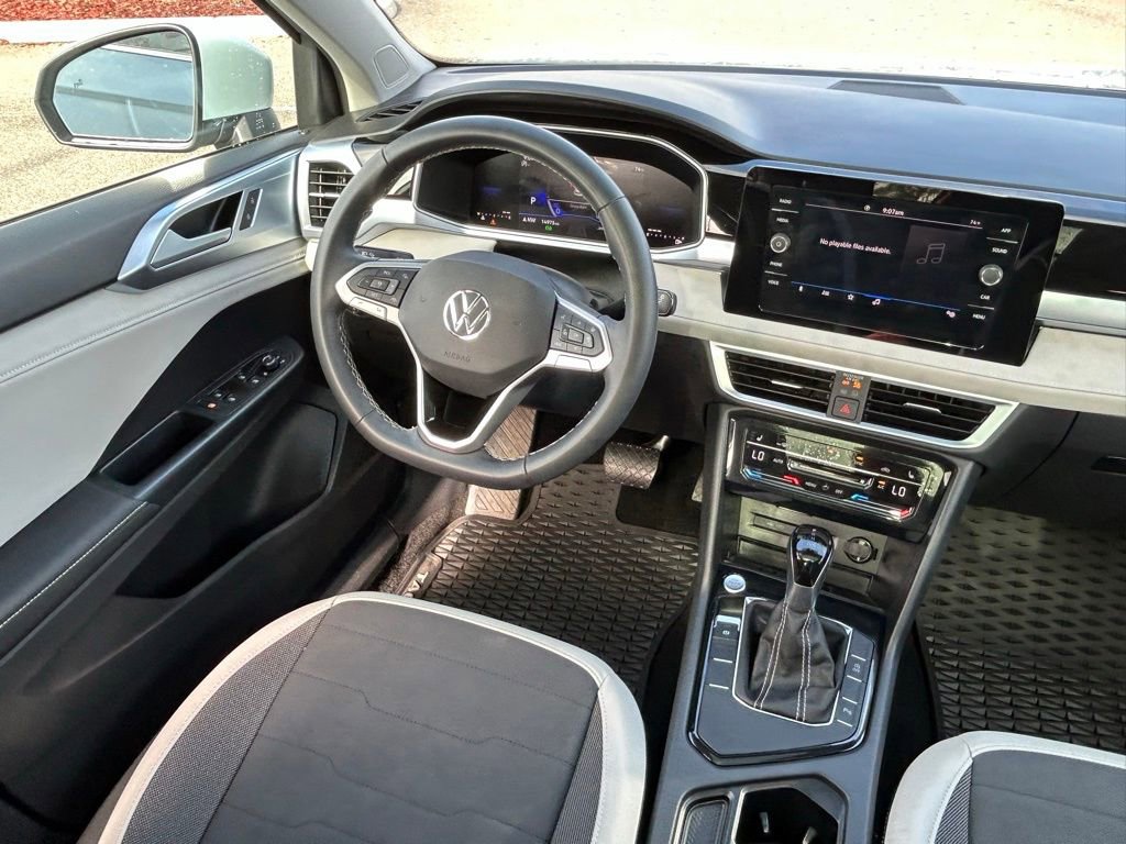 Used 2025 Volkswagen Taos SE image 9