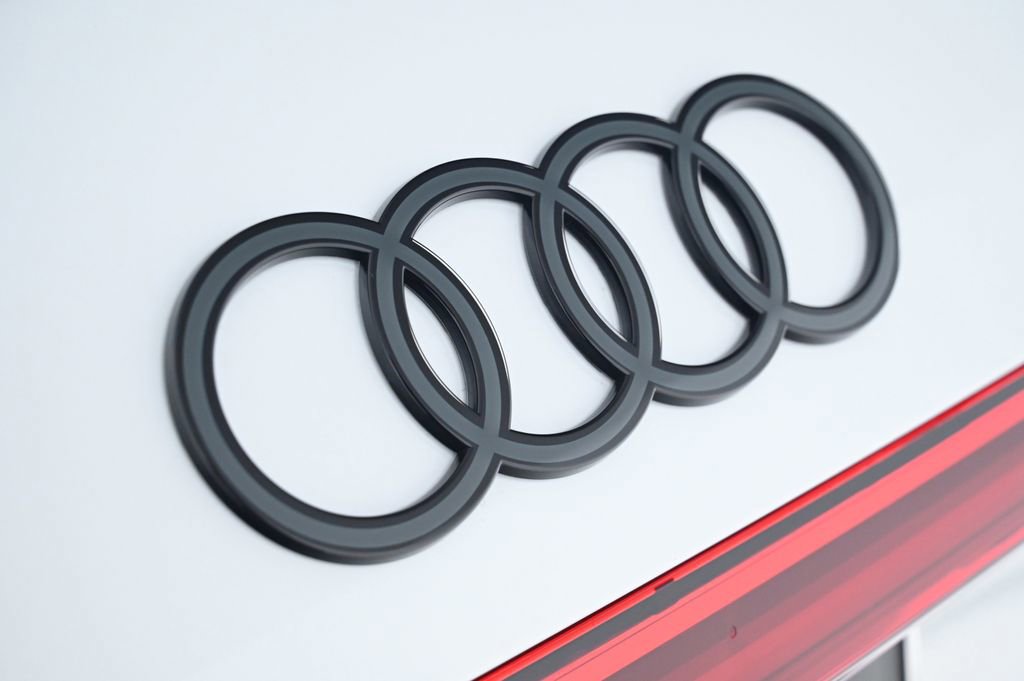 New 2025 Audi SQ5 Premium Plus image 23