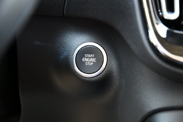 Certified 2026 Volvo XC40 B5 Plus AWD/4WD image 18