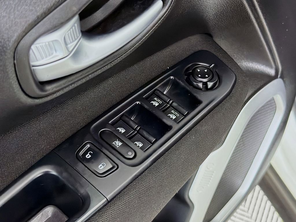 Used 2019 Jeep Renegade Latitude image 20