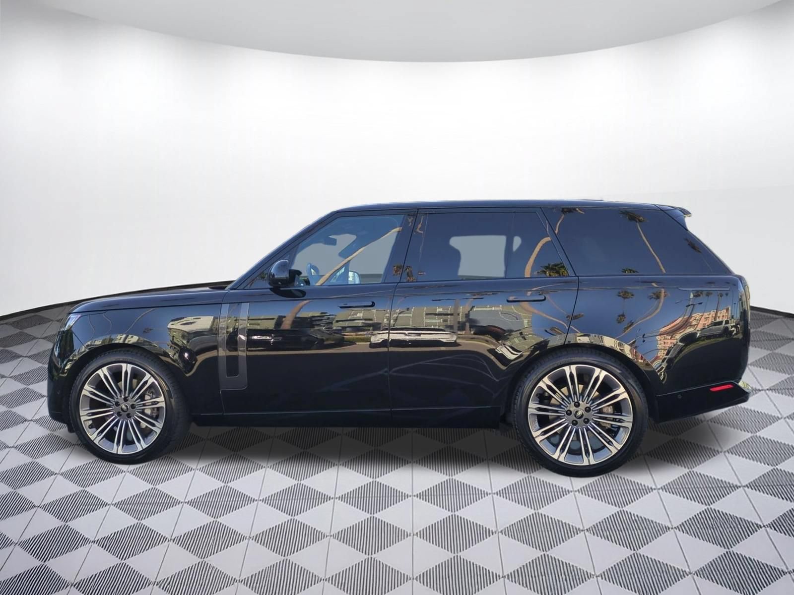 Used 2023 Land Rover Range Rover SE AWD/4WD image 2