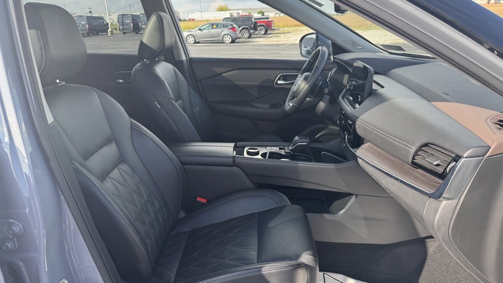 Used 2022 Nissan Rogue Platinum w/ Head-Up Display Package image 19