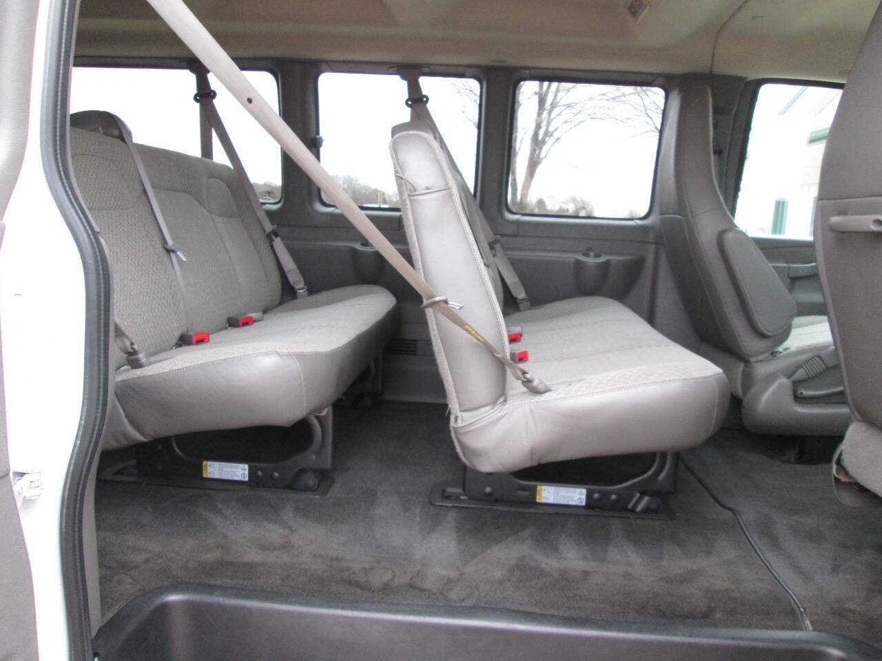 Used 2018 Chevrolet Express 3500 LT w/ LT Preferred Equipment Group RWD image 17
