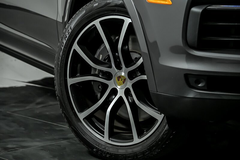 Used 2021 Porsche Cayenne Coupe AWD/4WD image 3