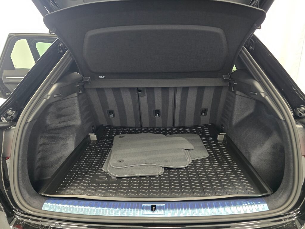 New 2025 Audi Q3 2.0T Premium image 11
