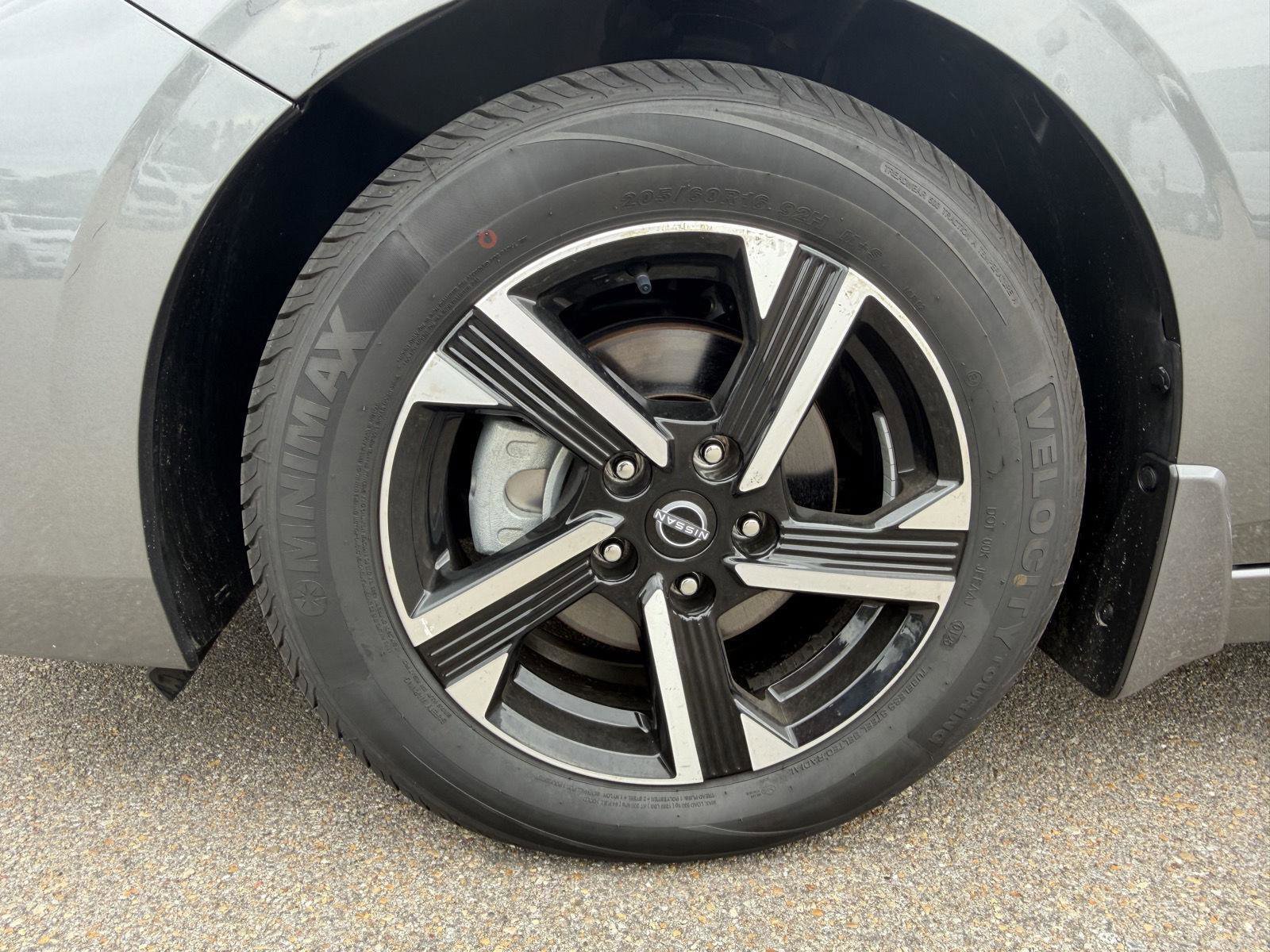 Used 2024 Nissan Sentra SV FWD image 24